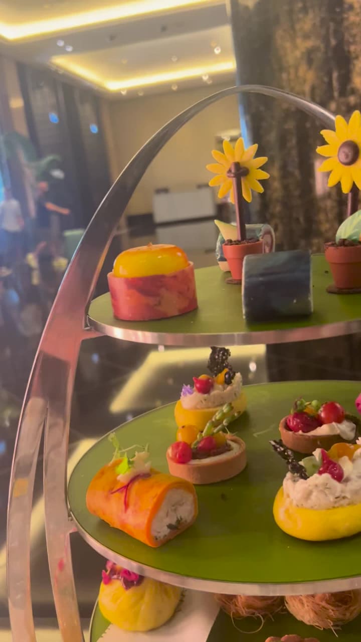 Video review of Crown Towers