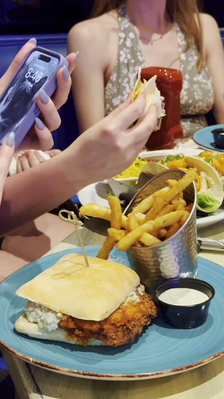 Video review of FINS Seafood & Dive Bar
