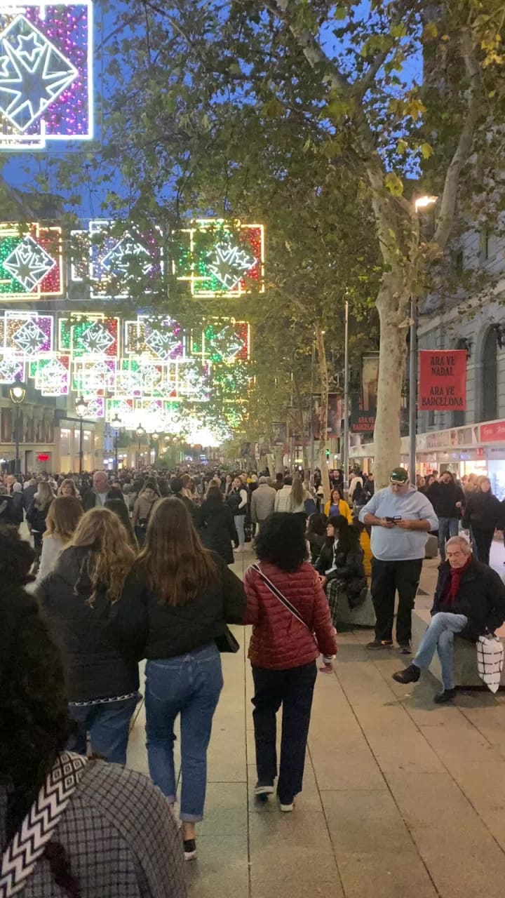 Video review of Plaça de Catalunya